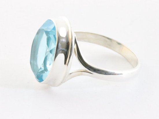 Hoogglans zilveren ring met blauwe topaas afbeelding 2