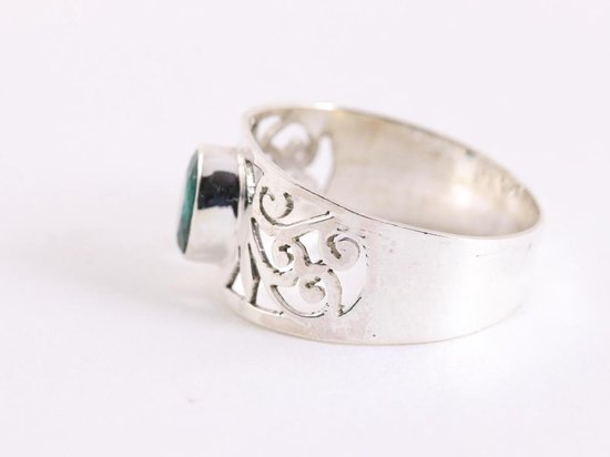 Opengewerkte zilveren ring met smaragd afbeelding 2