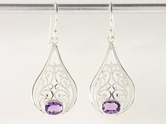Opengewerkte zilveren oorbellen met amethist afbeelding 1