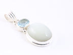 Zilveren hanger met witte maansteen en blauwe topaas aan ketting afbeelding 2