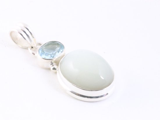 Zilveren hanger met witte maansteen en blauwe topaas aan ketting afbeelding 2