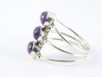 Opengewerkte zilveren ring met 3 amethist stenen afbeelding 2