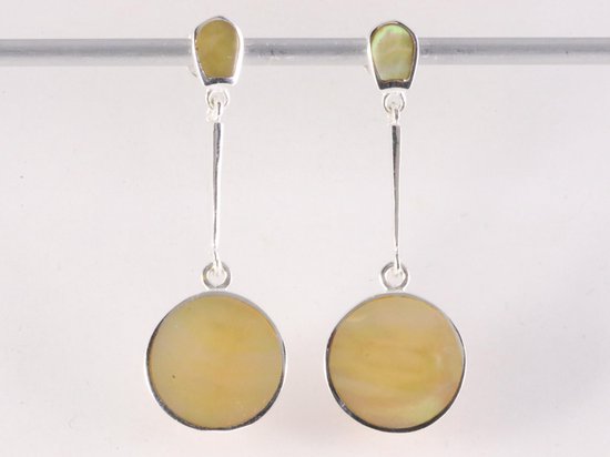 Lange zilveren oorstekers met goudkleurige schelp afbeelding 4