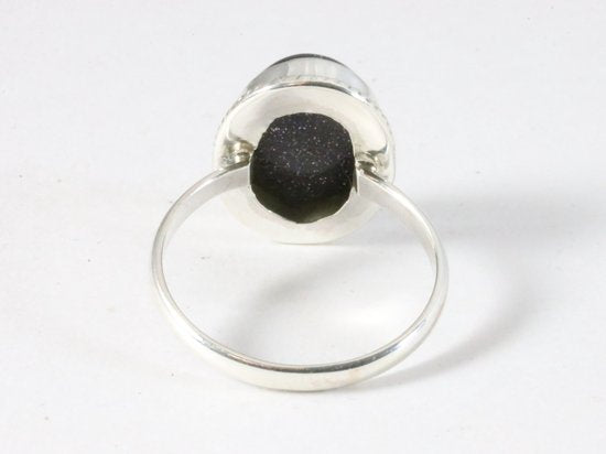 Bewerkte ovale zilveren ring met blauwe zonnesteen afbeelding 3