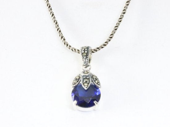Fijne zilveren hanger met blauwe saffier en marcasiet aan ketting afbeelding 4