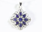 Opengewerkte zilveren hanger met blauwe saffier afbeelding 4