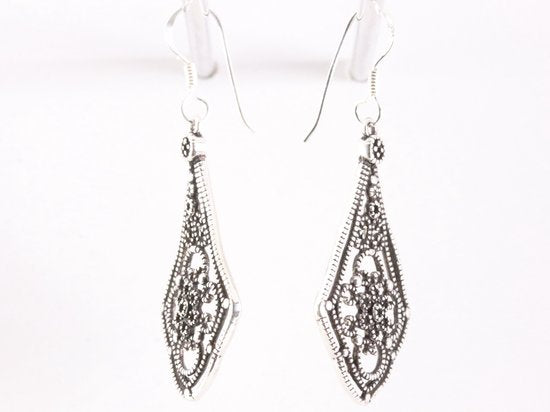 Lange opengewerkte zilveren filigrein oorbellen afbeelding 2