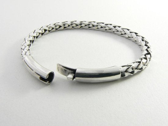 Gevlochten zilveren armband met kliksluiting afbeelding 3