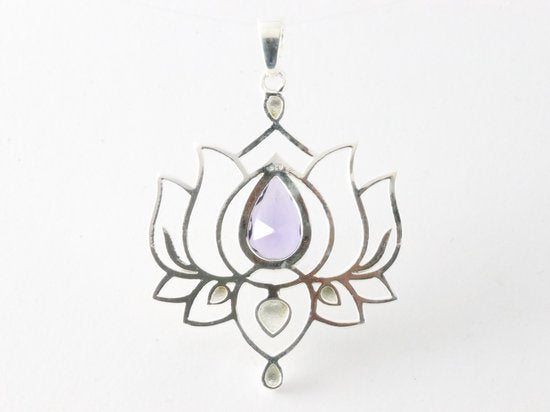 Opengewerkte zilveren lotus hanger met amethist afbeelding 3
