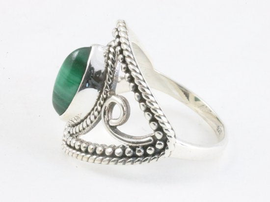 Opengewerkte zilveren ring met malachiet afbeelding 2