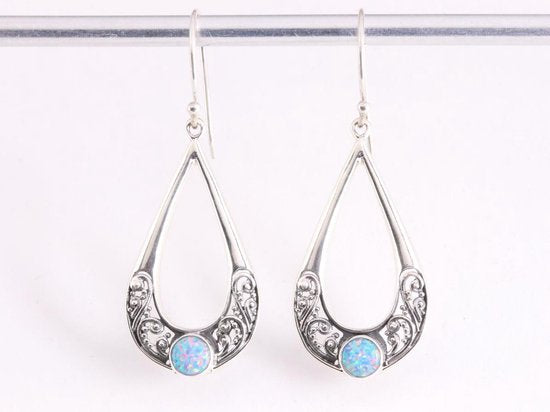 Opengewerkte zilveren oorbellen met Australische opaal afbeelding 4