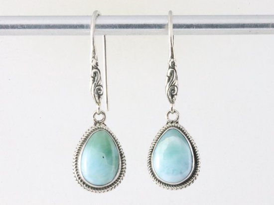 Traditionele bewerkte zilveren oorbellen met larimar afbeelding 3