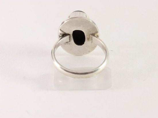 Bewerkte zilveren ring met onyx afbeelding 2