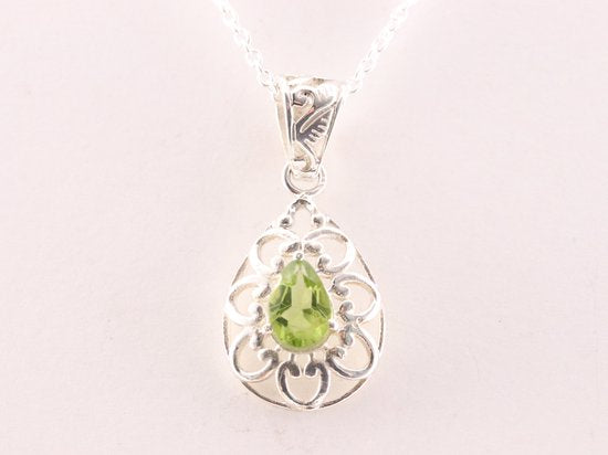Opengewerkte druppelvormige zilveren hanger met peridoot aan ketting afbeelding 4