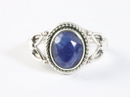 Opengewerkte zilveren ring met blauwe saffier afbeelding 4