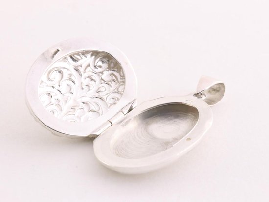 Bewerkt ovaal zilveren medaillon afbeelding 5