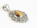 Fijne opengewerkte zilveren hanger met tijgeroog aan ketting afbeelding 2