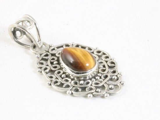 Fijne opengewerkte zilveren hanger met tijgeroog aan ketting afbeelding 2