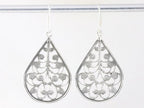 Opengewerkte druppelvormige zilveren filigrein oorbellen afbeelding 3