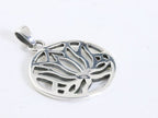 Ronde opengewerkte zilveren lotus bloem hanger aan ketting afbeelding 2