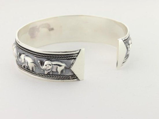 Zilveren klemarmband met olifantenmotief afbeelding 2