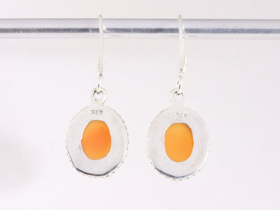 Bewerkte ovale zilveren oorbellen met carneool afbeelding 3