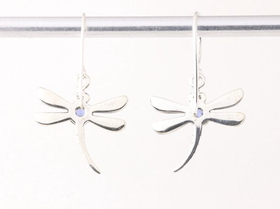 Fijne zilveren libelle oorbellen met blauwe saffier afbeelding 3