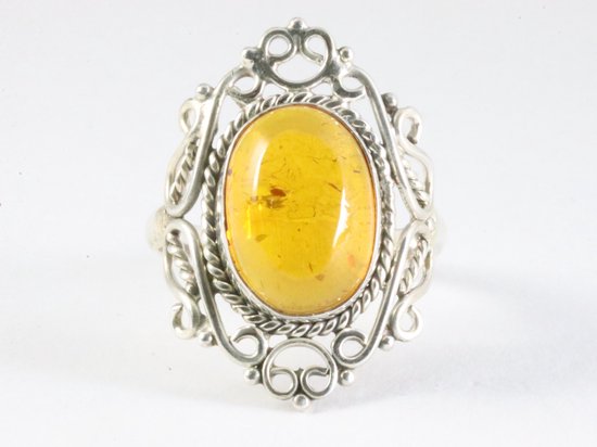 Opengewerkte zilveren ring met amber afbeelding 4