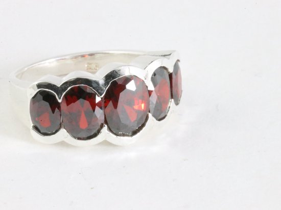 Zilveren ring met granaat afbeelding 1