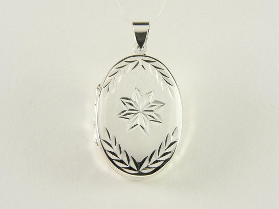 Ovaal zilveren medaillon met fantasiegravering afbeelding 4