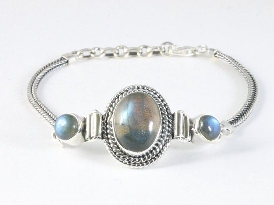 Bewerkte zilveren armband met labradoriet afbeelding 1