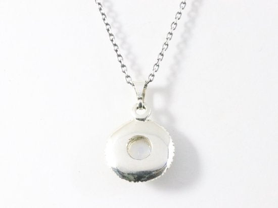 Fijne bewerkte zilveren hanger met regenboog maansteen aan ketting afbeelding 3