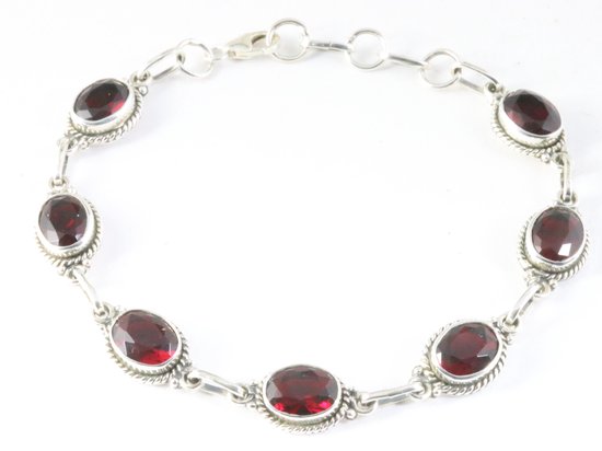 Bewerkte zilveren armband met granaat afbeelding 1