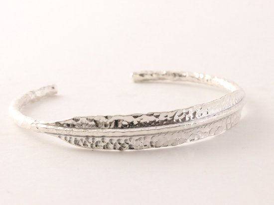 Fijne gehamerde zilveren klemarmband afbeelding 1