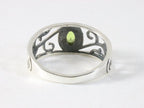 Fijne opengewerkte zilveren ring met peridoot afbeelding 3