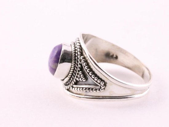 Bewerkte zilveren ring met charoiet afbeelding 2