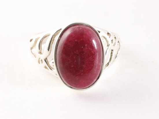 Opengewerkte zilveren ring met robijn cabochon afbeelding 4