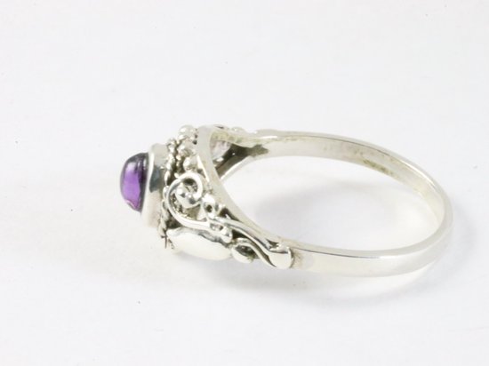 Fijne bewerkte zilveren ring met amethist afbeelding 2