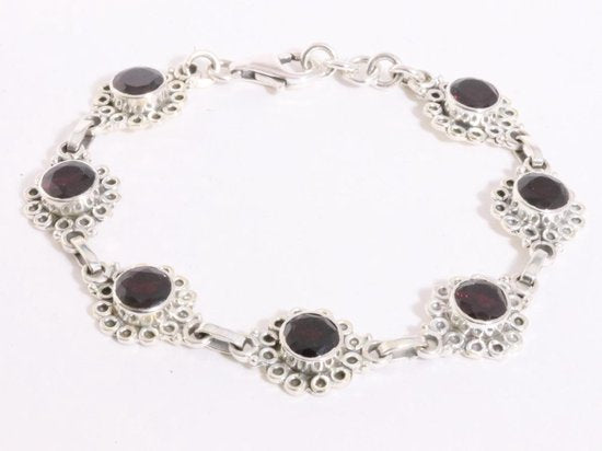 Bewerkte zilveren schakelarmband met granaat afbeelding 1