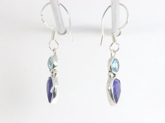 Fijne zilveren oorbellen met blauwe saffier en topaas afbeelding 2