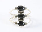 Opengewerkte zilveren ring met 3 onyx stenen afbeelding 4