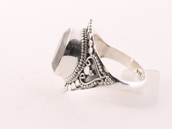 Bewerkte zilveren ring met bergkristal afbeelding 2