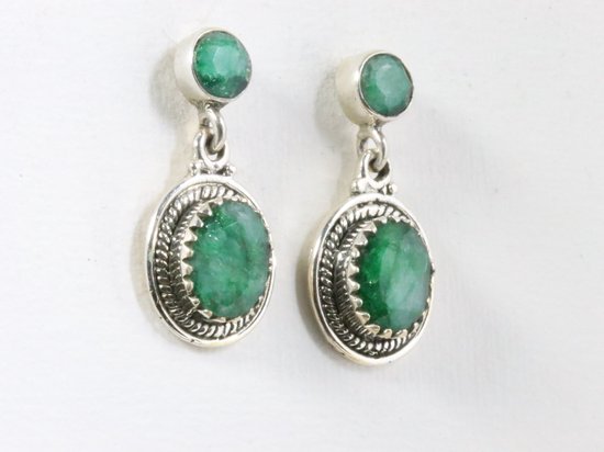 Bewerkte zilveren oorstekers met smaragd afbeelding 2