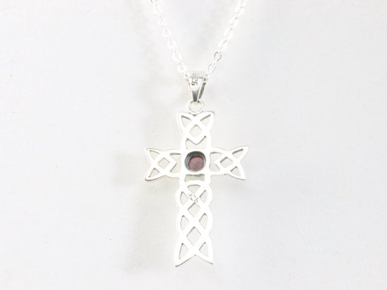 Opengewerkte zilveren kruishanger met granaat aan ketting afbeelding 3