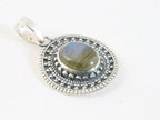 Bewerkte ovale zilveren hanger met labradoriet afbeelding 2