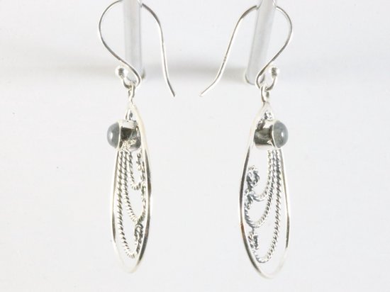 Fijne opengewerkte zilveren filigrein oorbellen met labradoriet afbeelding 2