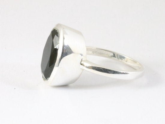 Hoogglans zilveren ring met onyx afbeelding 2