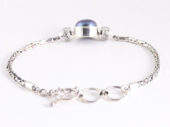 Traditionele zilveren armband met zwarte parel en koningsschakels afbeelding 3