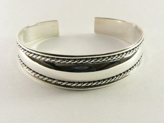 Hoogglans zilveren klemarmband met kabelpatronen afbeelding 3