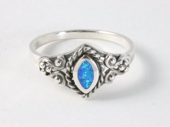 Fijne bewerkte zilveren ring met Australische opaal afbeelding 4